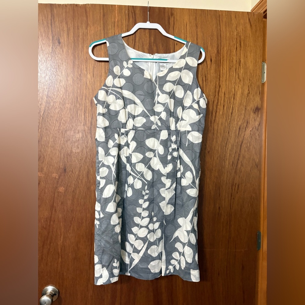 Robbie Bee Grey and Ivory Pleated and Lined Midi Dress